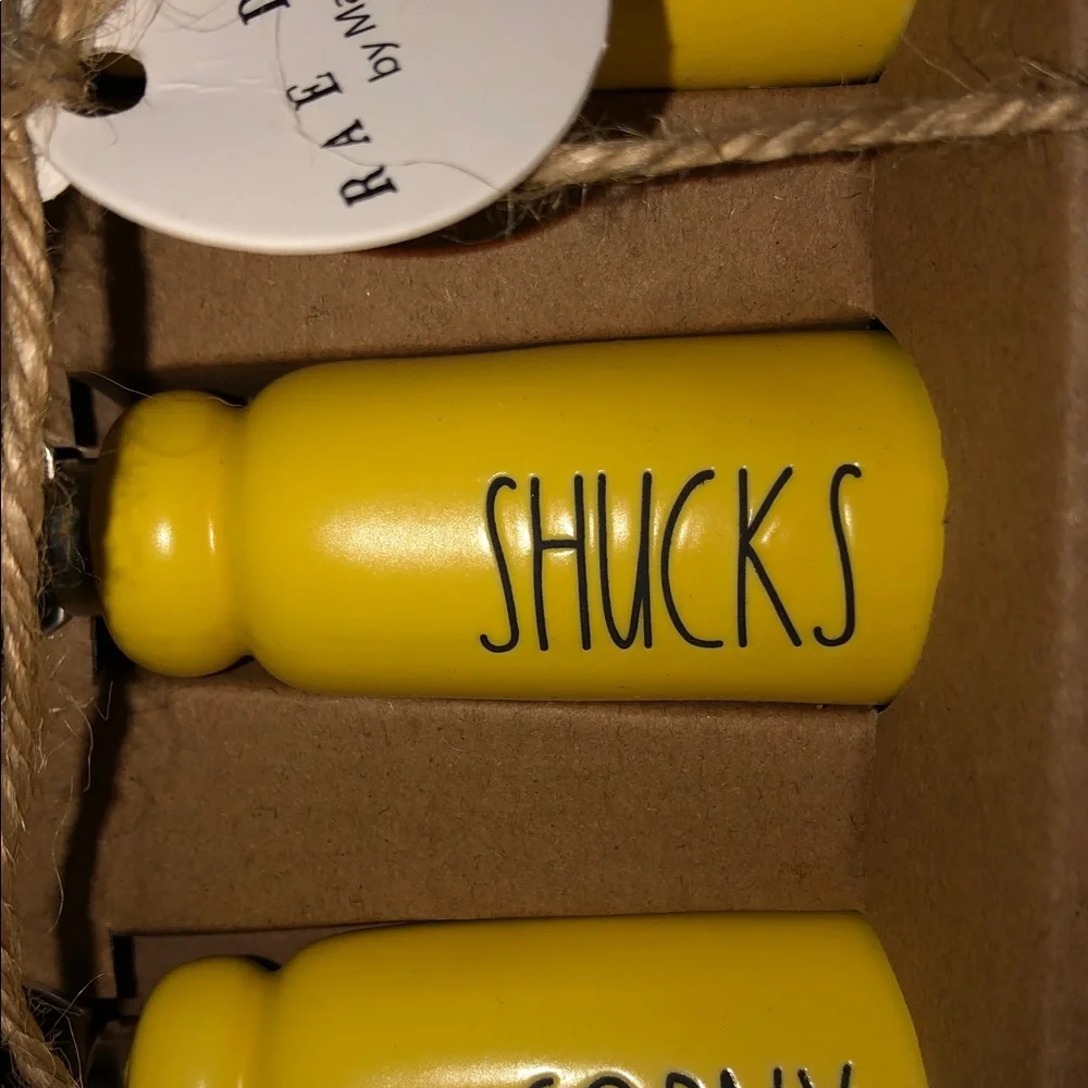 Rae Dunn CORNY SHUCKS HOLD CORN Corn Holder Set of 4 (Yellow)